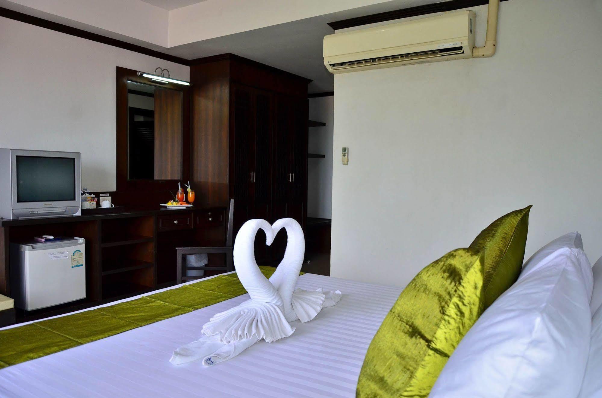 Hotel First Chaweng Beach